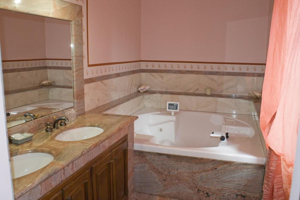 Torre Dei Frati Bed & Breakfast Fossano Chambre photo